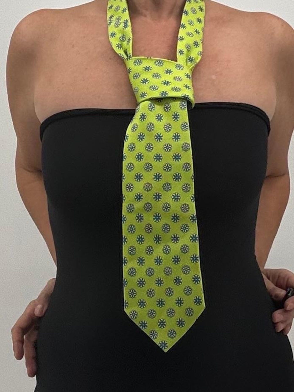 Vera Bradley for Baekgaard Green Foulard Retired Pattern 100% Silk Necktie Tie